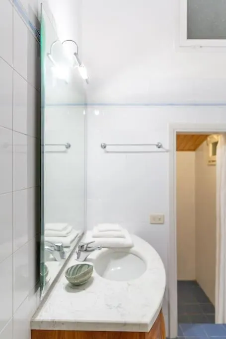 Stile & Comfort Near P. Signoria Florence Apartment