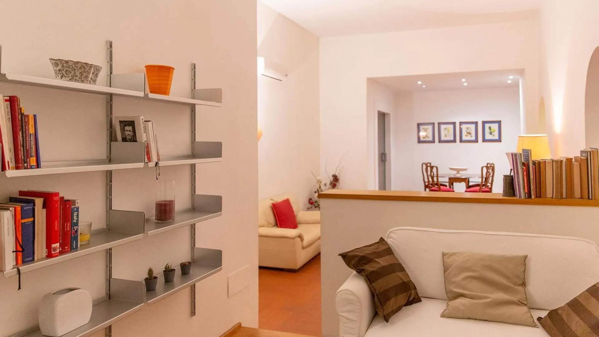 Stile & Comfort Near P. Signoria Florence Apartment